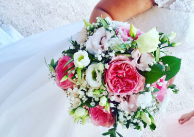 léa et emeric mariage par petales de rose fleuriste à la tour d'aigues