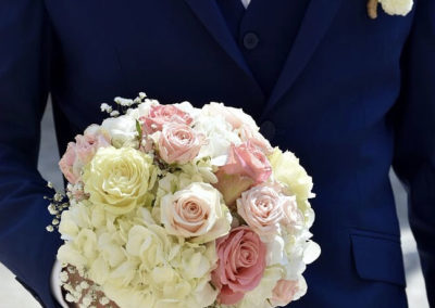 natacha et marc mariage par petales de rose fleuriste à la tour d'aigues
